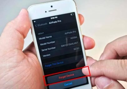 why is my airpod case flashing orange 