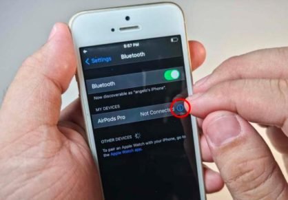 why is my airpod case flashing orange 