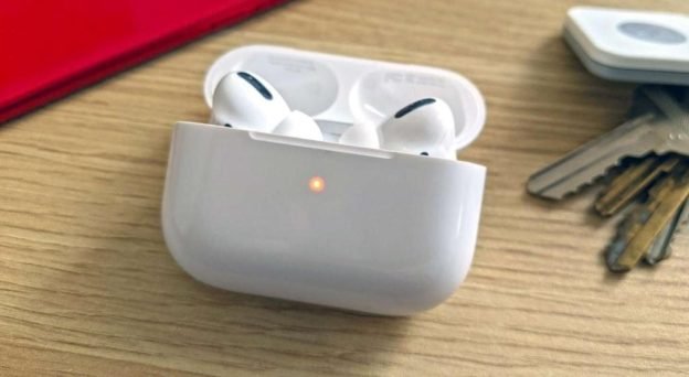 AirPods or AirPods Case Flashing Orange? (Quickest Fix!)